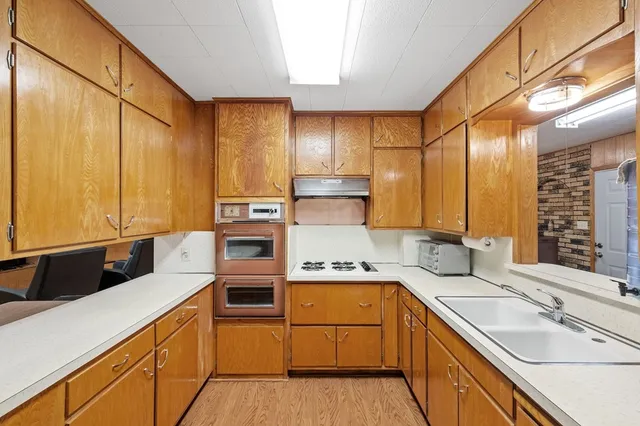 $569,000 | 303 East Walnut Street, Fredericksburg, TX 78624