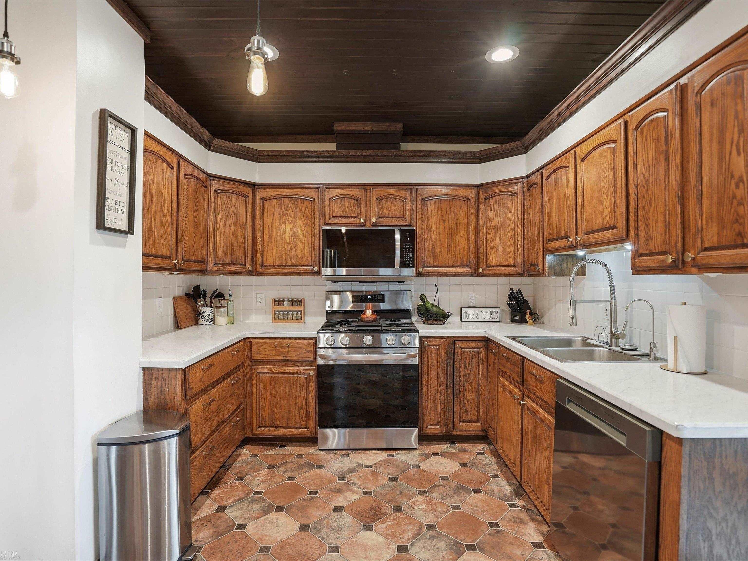 35920 Division Road Richmond, MI 48062 - Photo 11 of 46 Gallery Image 11