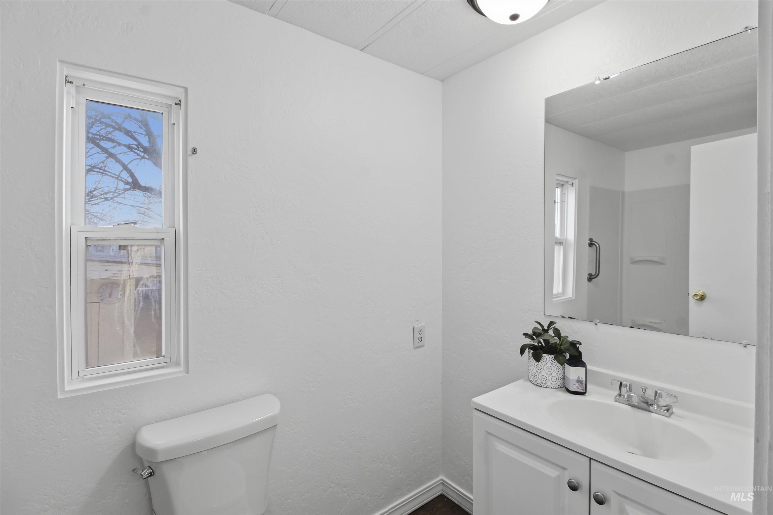 198 South Hills Road, Unit 43 Twin Falls, ID 83301 - Photo 14 of 25 Half bath with vanity, plenty of natural light, and a textured wall