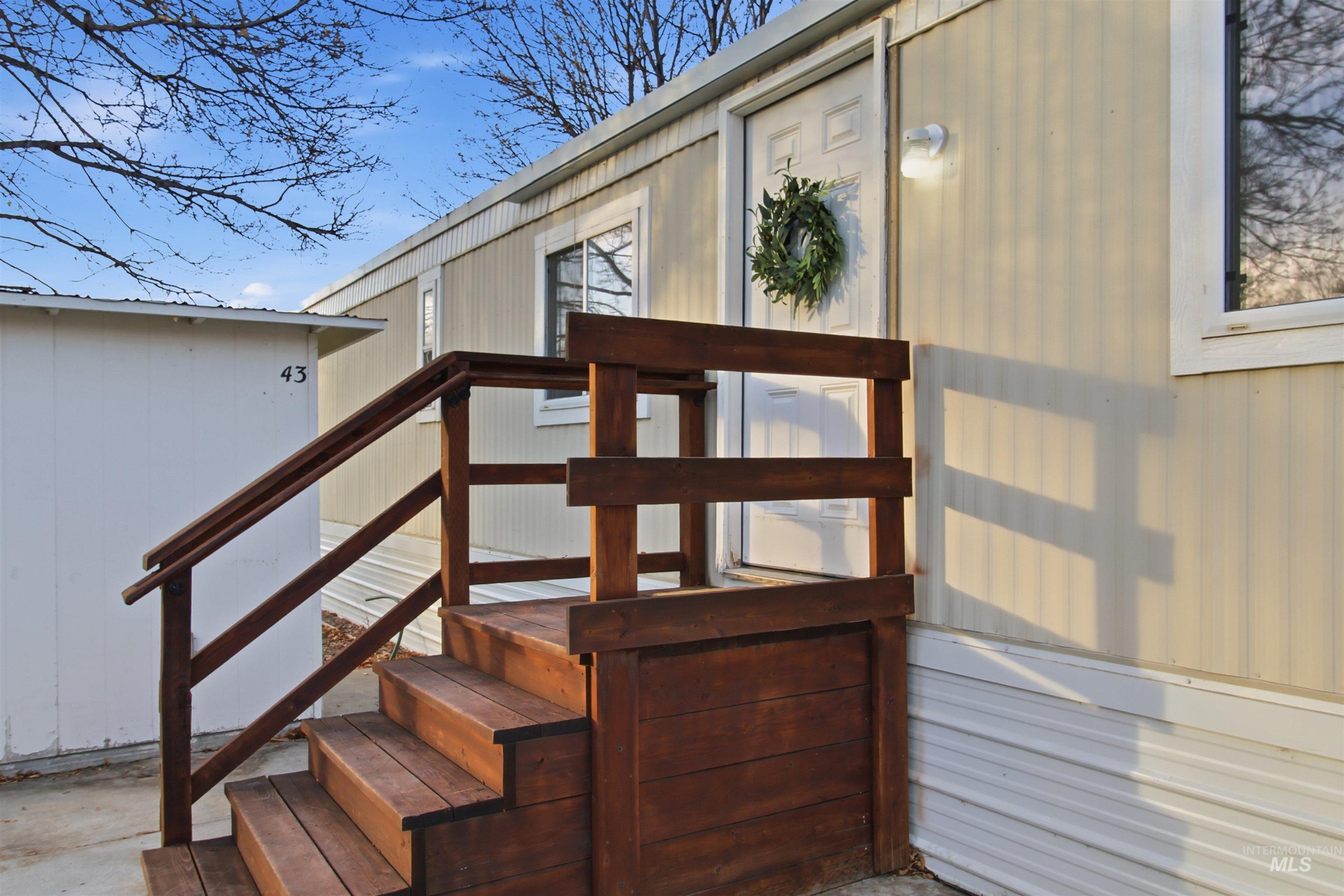 198 South Hills Road, Unit 43 Twin Falls, ID 83301 - Photo 24 of 25 View of stairs