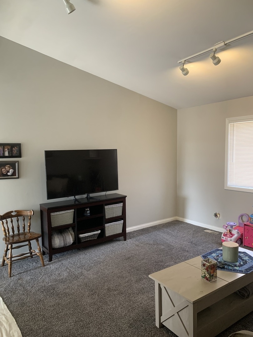 125 Cedarbrook Road Naperville, IL 60565 - Photo 3 of 10