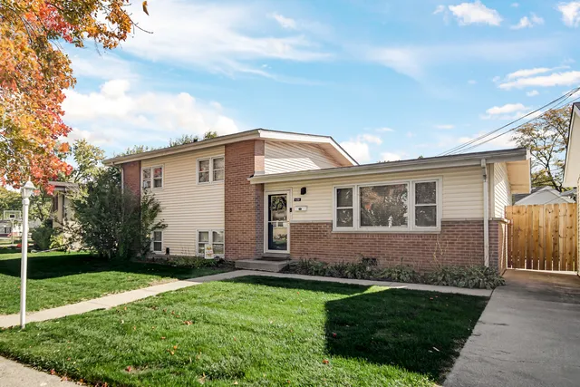 $239,900 | 420 Carey Court, Chicago Heights, IL 60411