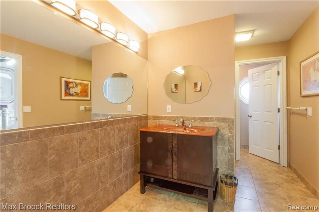 2223 Crystal Drive, Unit 24 Rochester Hills, MI 48309 - Photo 21 of 41