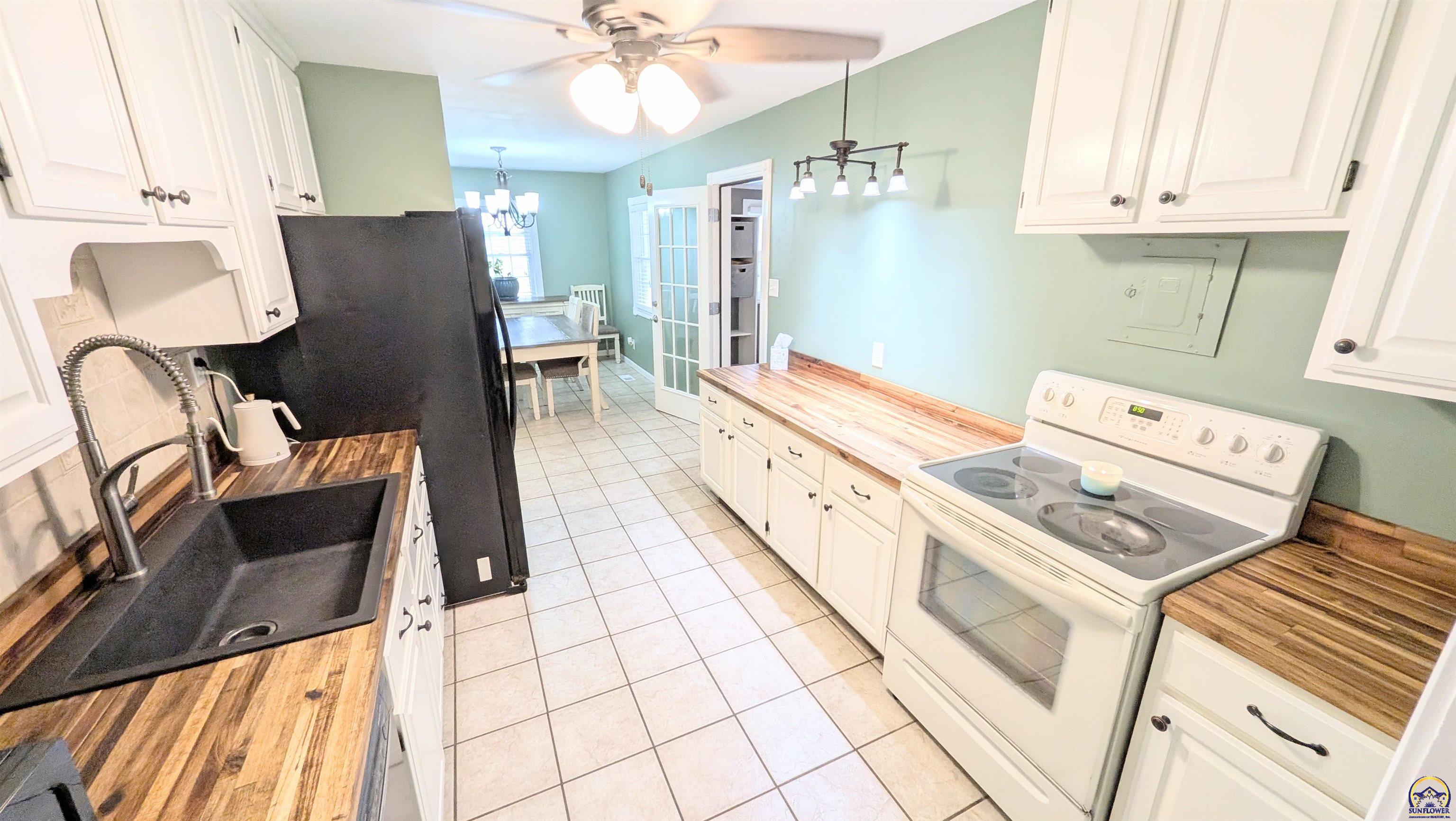 13765 South Morrill Road Carbondale, KS 66414 - Photo 17 of 46