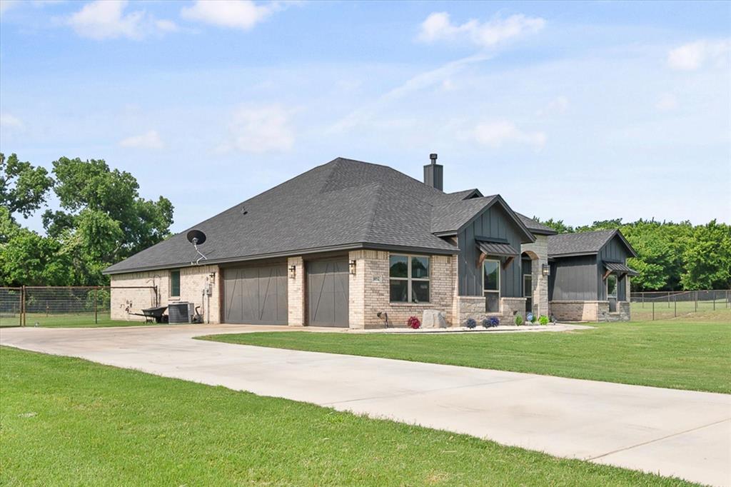 1052 Kessler Road Weatherford, TX 76087 - Photo 3 of 40