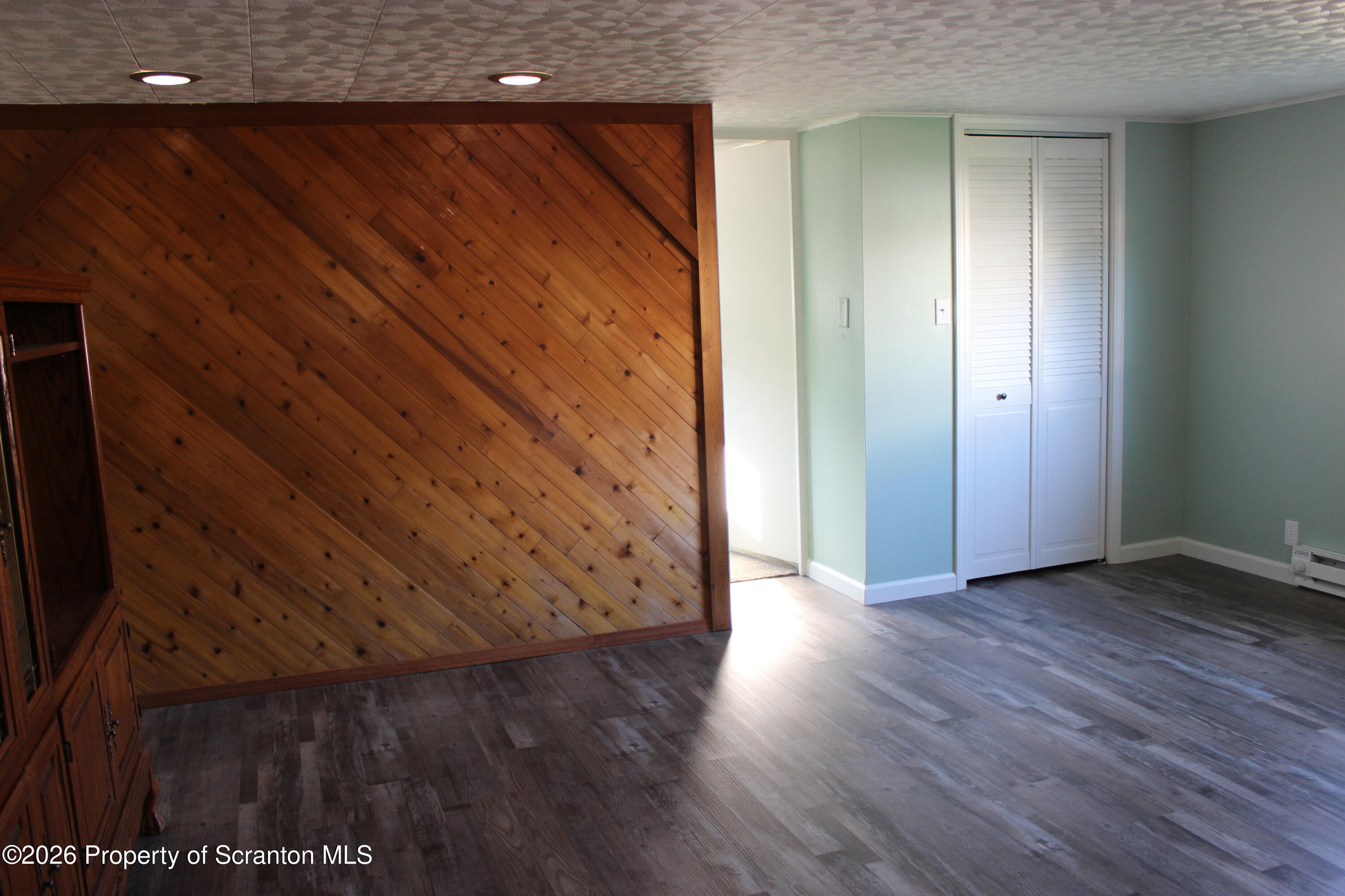 309 Rear Drake Street Old Forge, PA 18518 - Photo 9 of 24 Living room