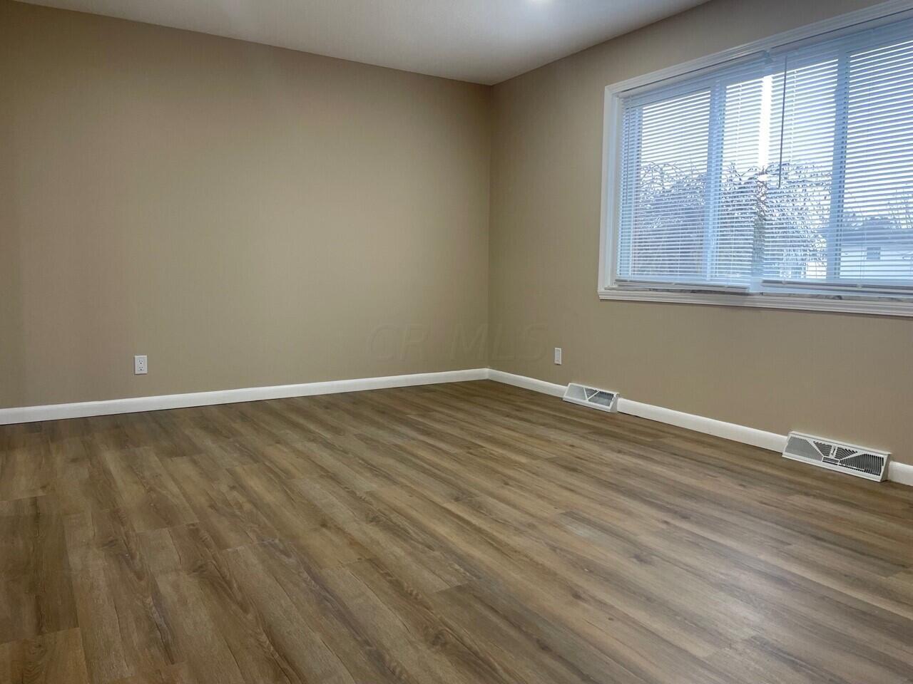 2091 Brittany Road Columbus, OH 43229 - Photo 12 of 24 R1 (12)