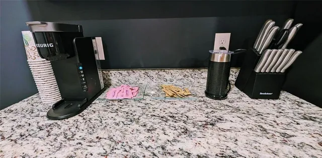 $6,000 | 460 Holt Road Northeast, Marietta, GA 30068