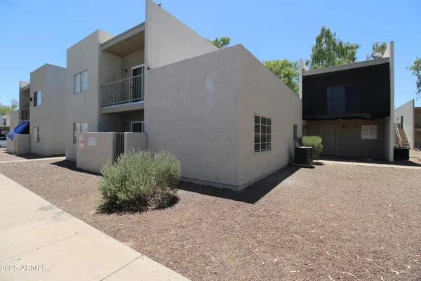 $925 | 2807 East Paradise Lane, Unit 102, Phoenix, AZ 85032