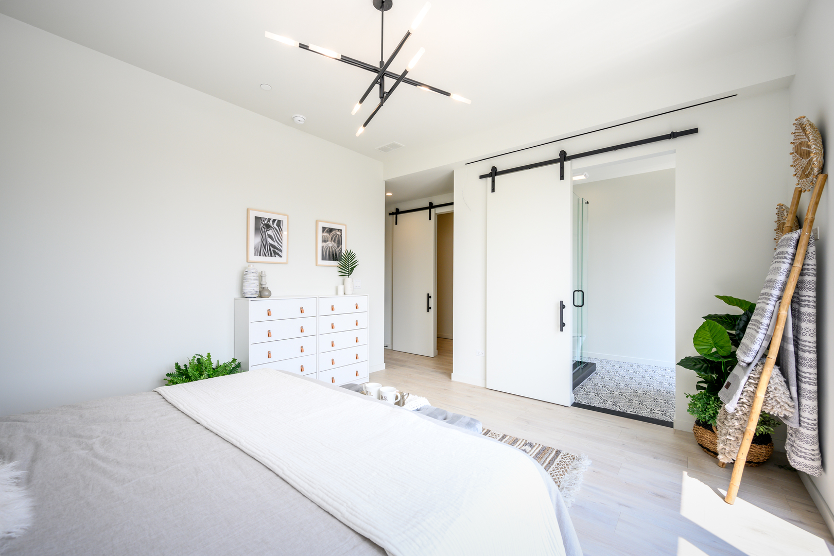 2135 West Cermak Road, Unit 2S Chicago, IL 60608 - Photo 12 of 22 Gallery Image 12
