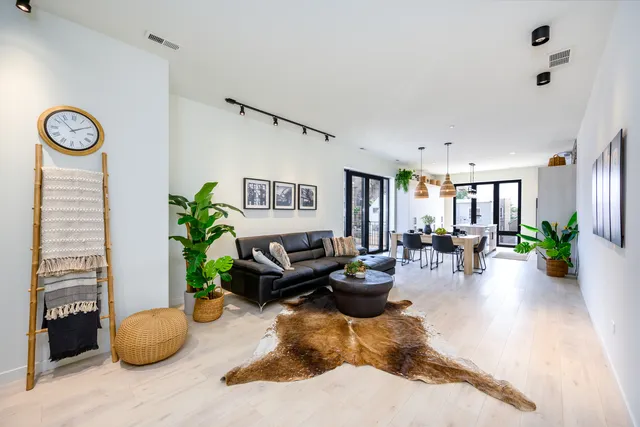 $479,000 | 2135 West Cermak Road, Unit 2S, Chicago, IL 60608