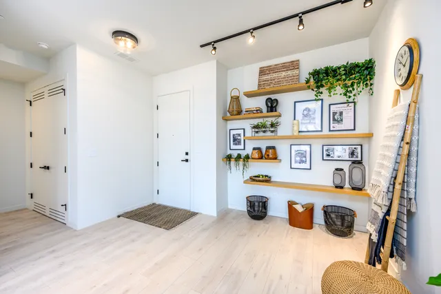 $479,000 | 2135 West Cermak Road, Unit 2S, Chicago, IL 60608