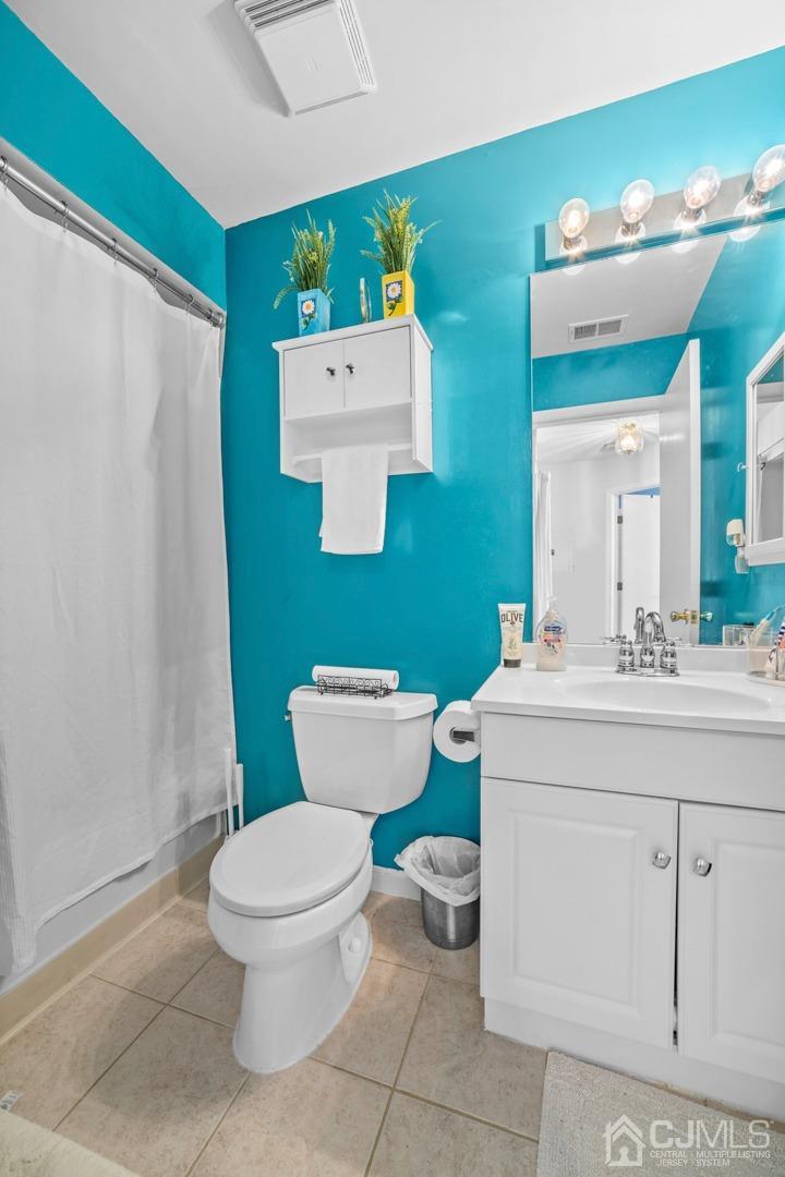 133 Edpas Road New Brunswick, NJ 08901 - Photo 14 of 17 a bathroom with a toilet a sink and a mirror