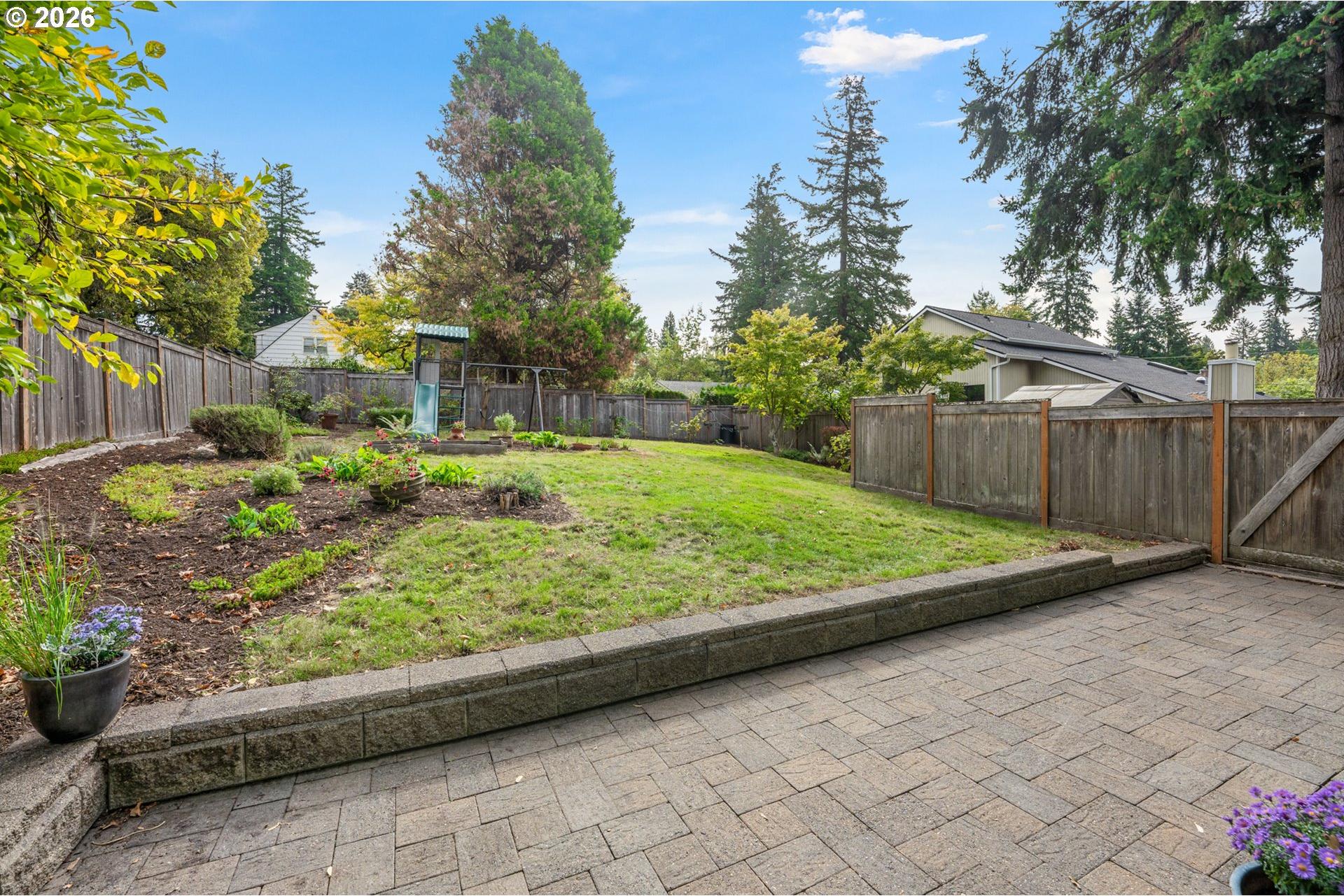 3951 Southwest Canby Street Portland, OR 97219 - Photo 17 of 46 Gallery Image 17