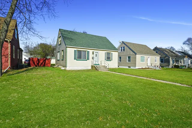 $2,290 | 2512 Salem Boulevard, Zion, IL 60099