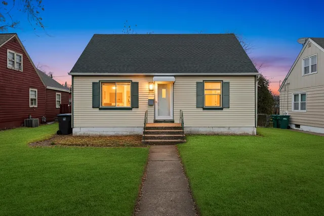 $2,290 | 2512 Salem Boulevard, Zion, IL 60099