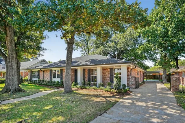 $699,500 | 10120 Idlewood Place, River Ridge, LA 70123