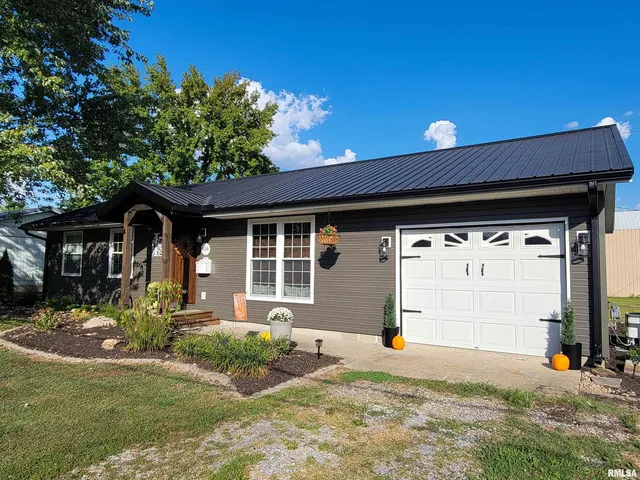 $150,000 | 616 Seminary Street, Flora, IL 62839