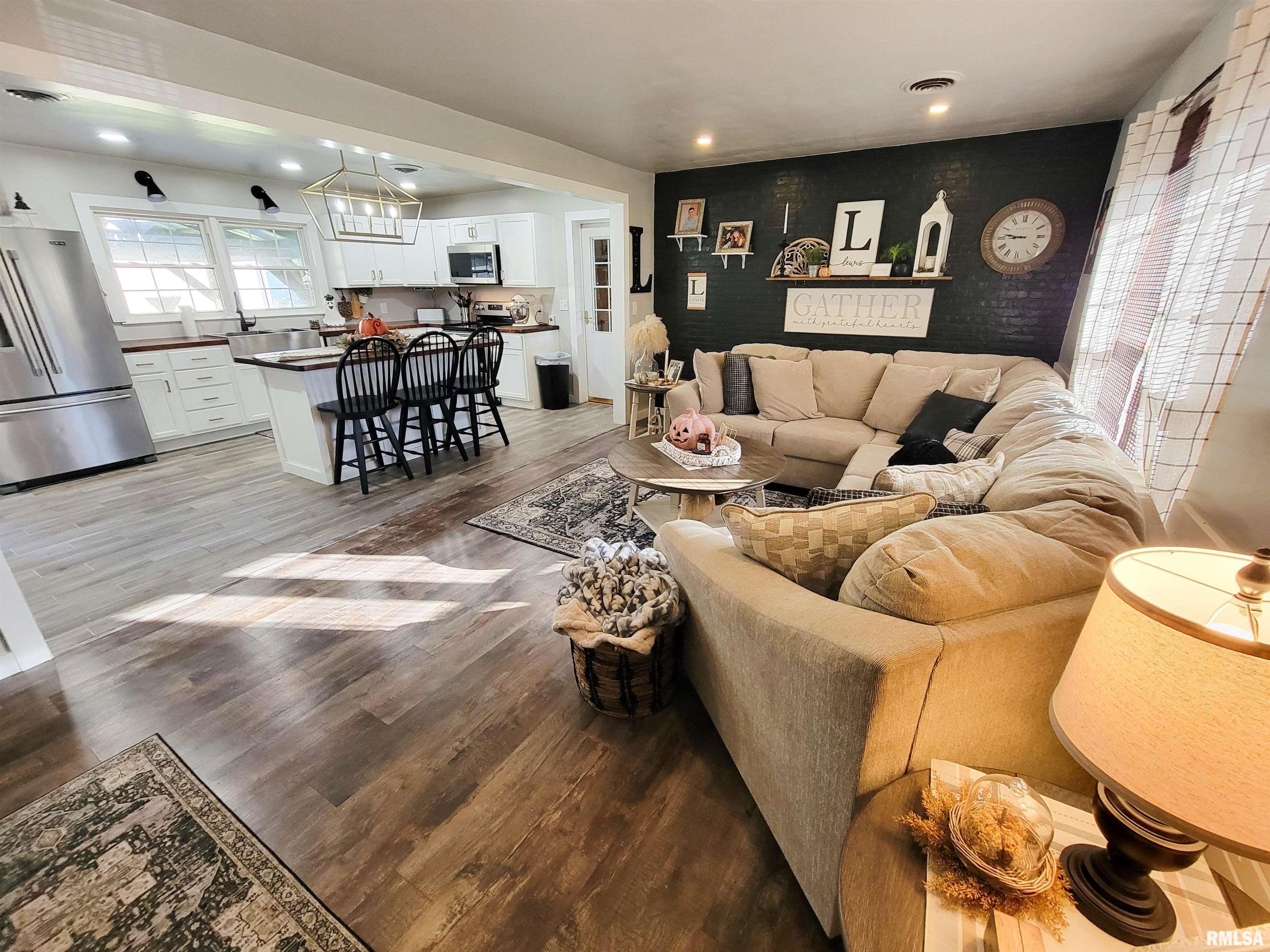 616 Seminary Street Flora, IL 62839 - Photo 3 of 86