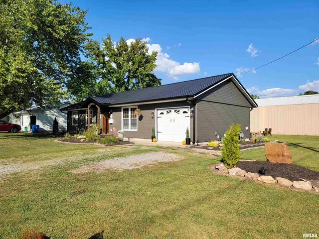 $150,000 | 616 Seminary Street, Flora, IL 62839