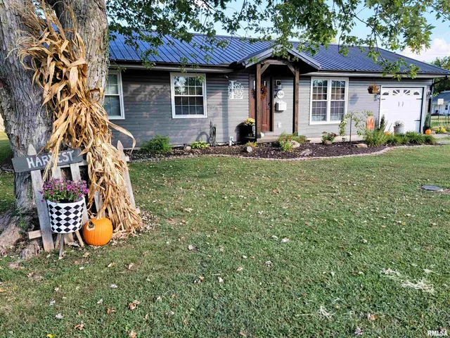 $150,000 | 616 Seminary Street, Flora, IL 62839