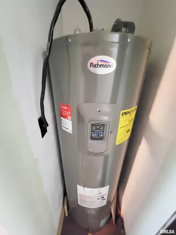 $150,000 | 616 Seminary Street, Flora, IL 62839