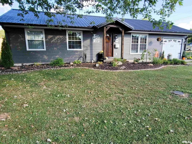 $150,000 | 616 Seminary Street, Flora, IL 62839