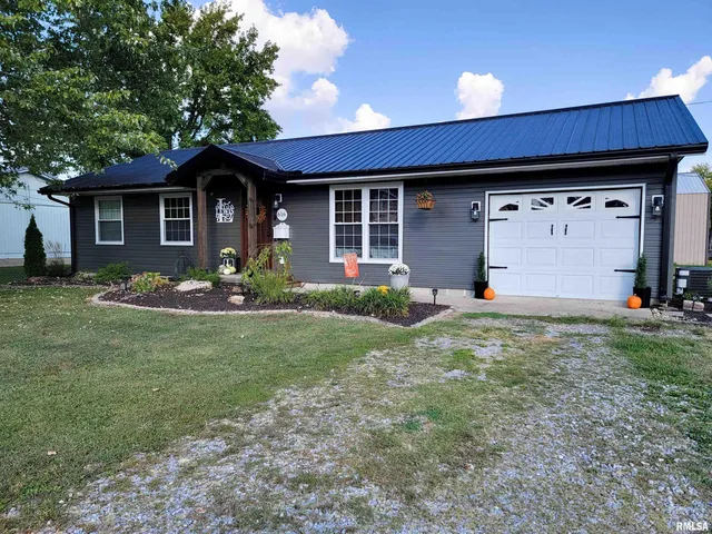 $150,000 | 616 Seminary Street, Flora, IL 62839