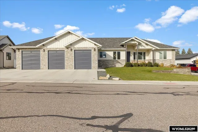 $895,000 | 4446 East 25th Street, Casper, WY 82609