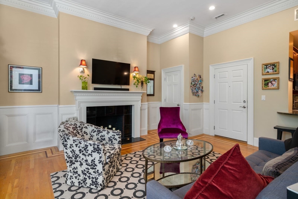 322 Beacon Street, Unit 3 Boston, MA 02116 - Photo 5 of 24