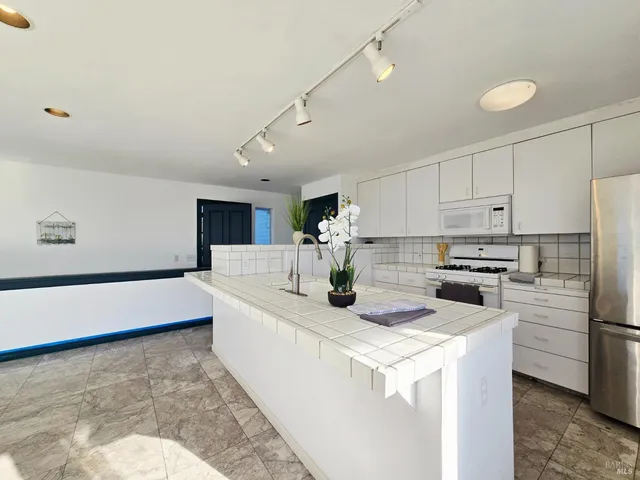 $1,680,000 | 14800 Navarro Way, Manchester, CA 95459