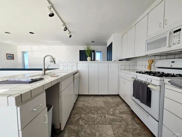 $1,680,000 | 14800 Navarro Way, Manchester, CA 95459