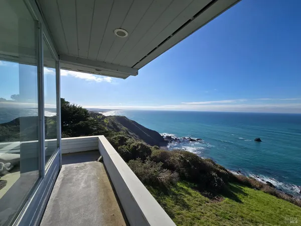 $1,493,000 | 14800 Navarro Way, Manchester, CA 95459