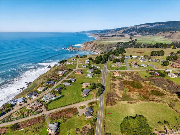 $1,493,000 | 14800 Navarro Way, Manchester, CA 95459