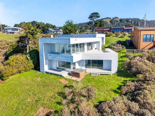 $1,493,000 | 14800 Navarro Way, Manchester, CA 95459
