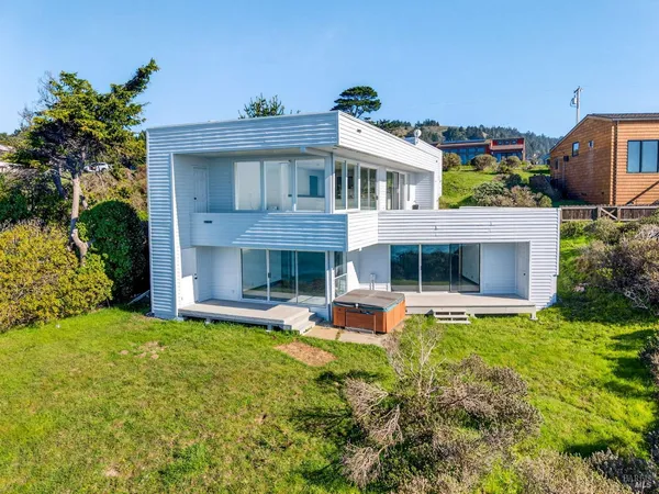 $1,493,000 | 14800 Navarro Way, Manchester, CA 95459