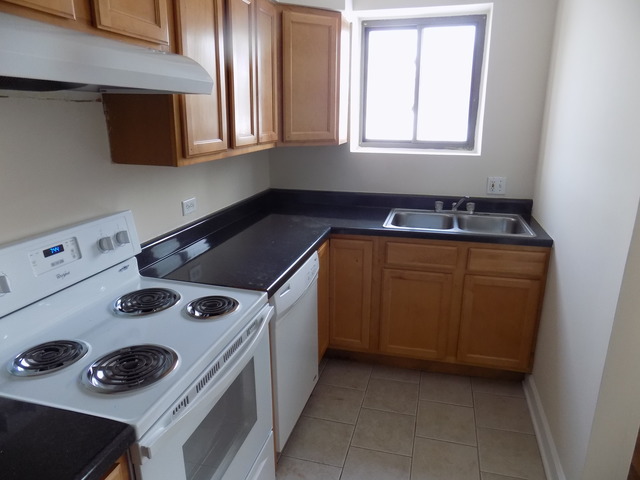735 North Swift Road, Unit G2 Addison, IL 60101 - Photo 3 of 14