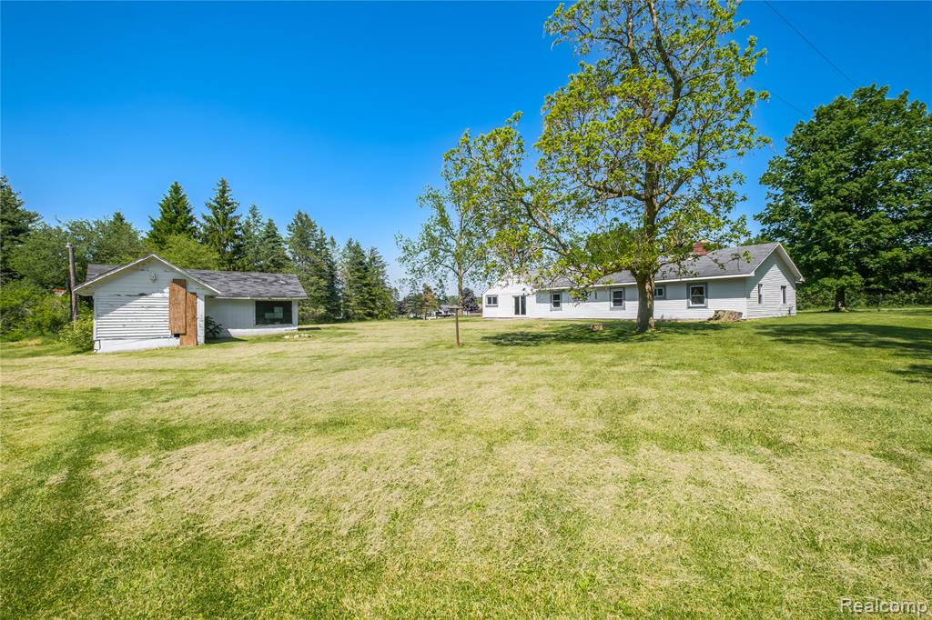 12238 Jennings Road Linden, MI 48451 - Photo 3 of 33