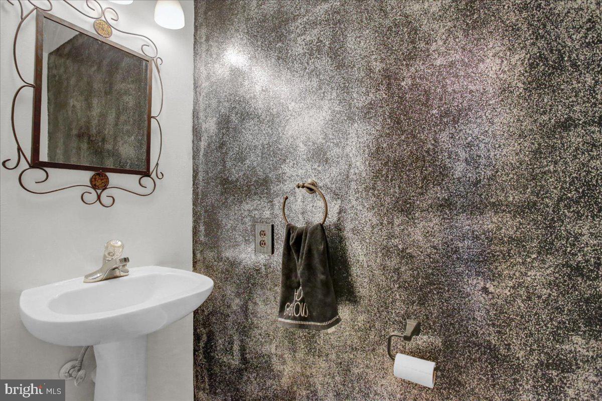 612 Frederick Street Reading, PA 19608 - Photo 11 of 31