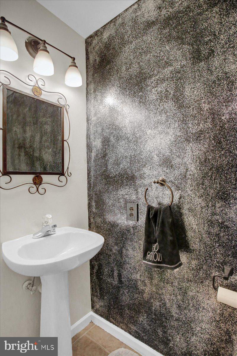 612 Frederick Street Reading, PA 19608 - Photo 12 of 31