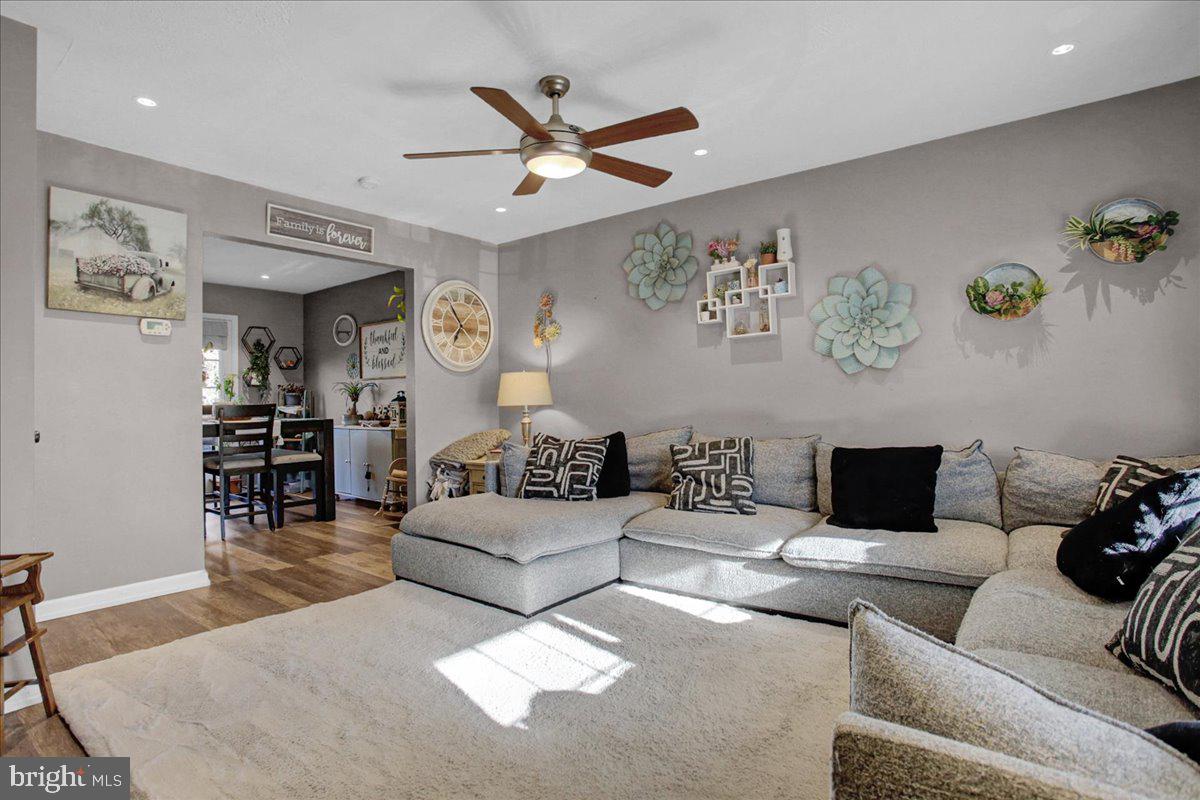 612 Frederick Street Reading, PA 19608 - Photo 5 of 31