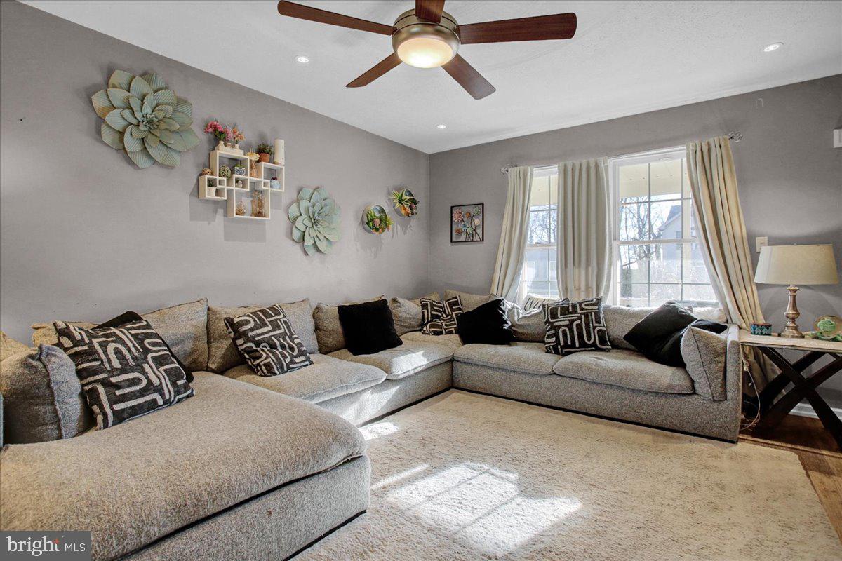 612 Frederick Street Reading, PA 19608 - Photo 7 of 31