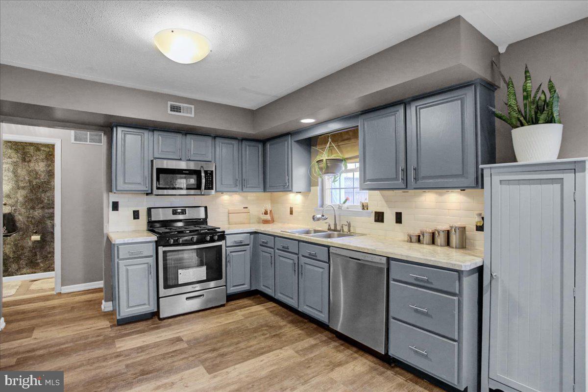 612 Frederick Street Reading, PA 19608 - Photo 8 of 31