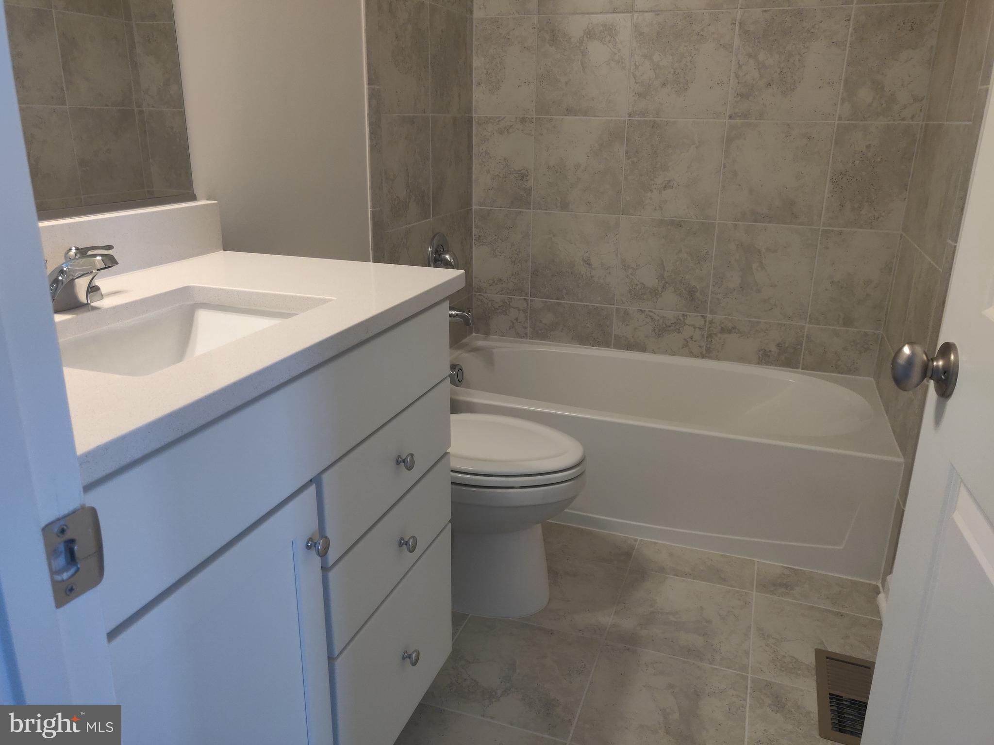 9334 Barnes Loop Manassas, VA 20110 - Photo 11 of 23