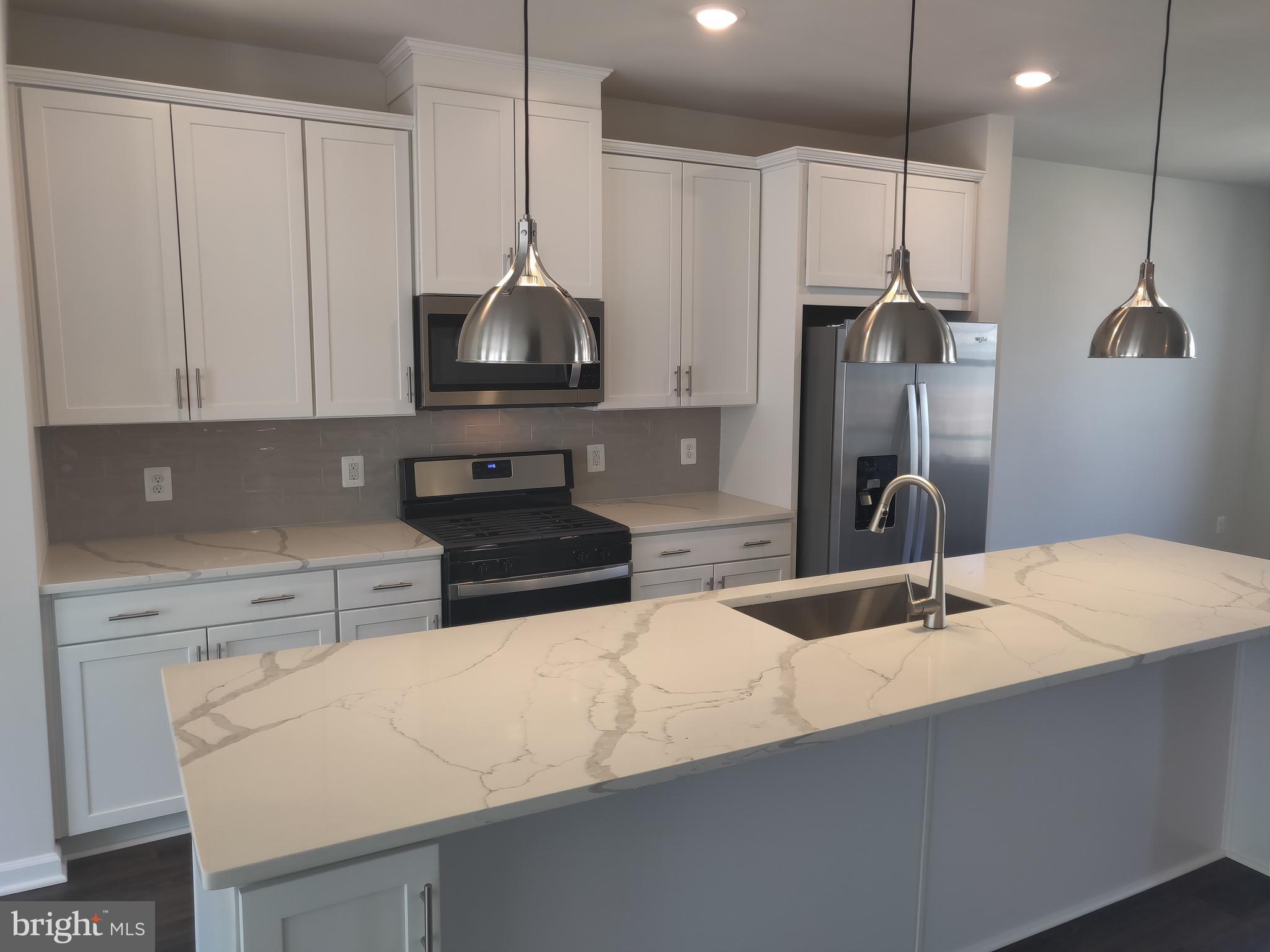 9334 Barnes Loop Manassas, VA 20110 - Photo 2 of 23