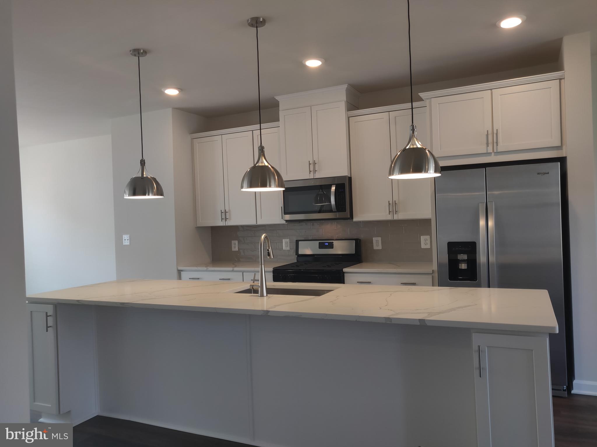 9334 Barnes Loop Manassas, VA 20110 - Photo 3 of 23