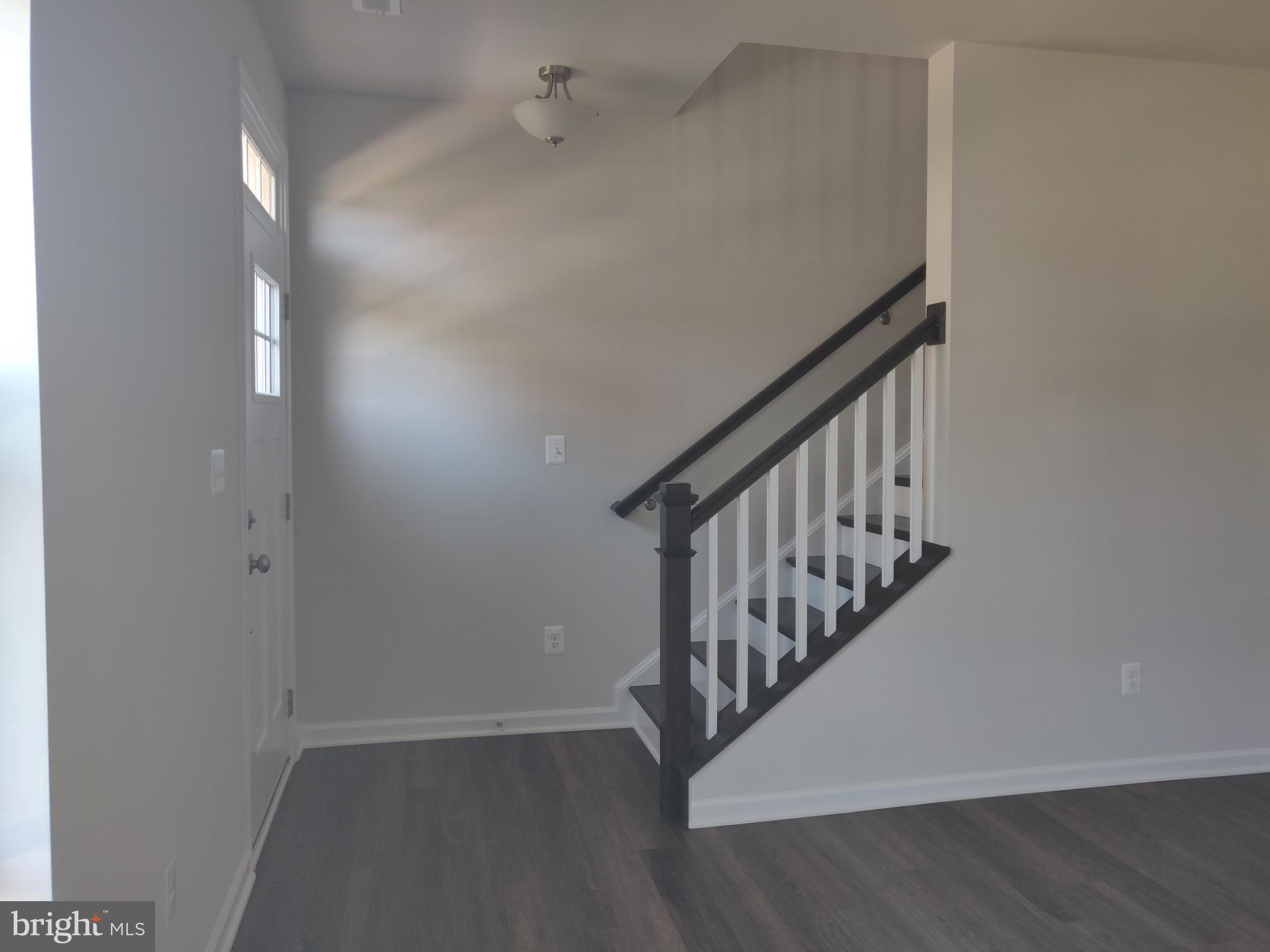 9334 Barnes Loop Manassas, VA 20110 - Photo 8 of 23