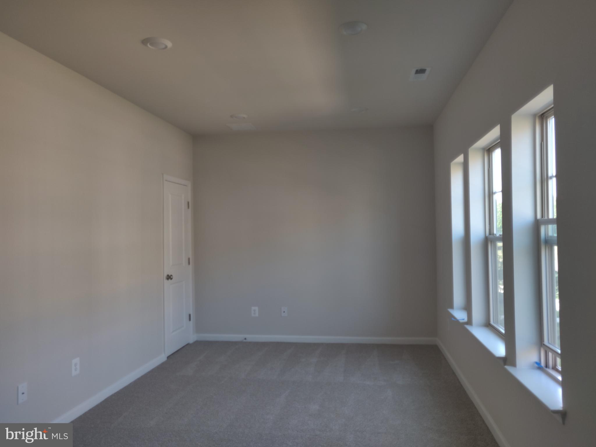 9334 Barnes Loop Manassas, VA 20110 - Photo 9 of 23