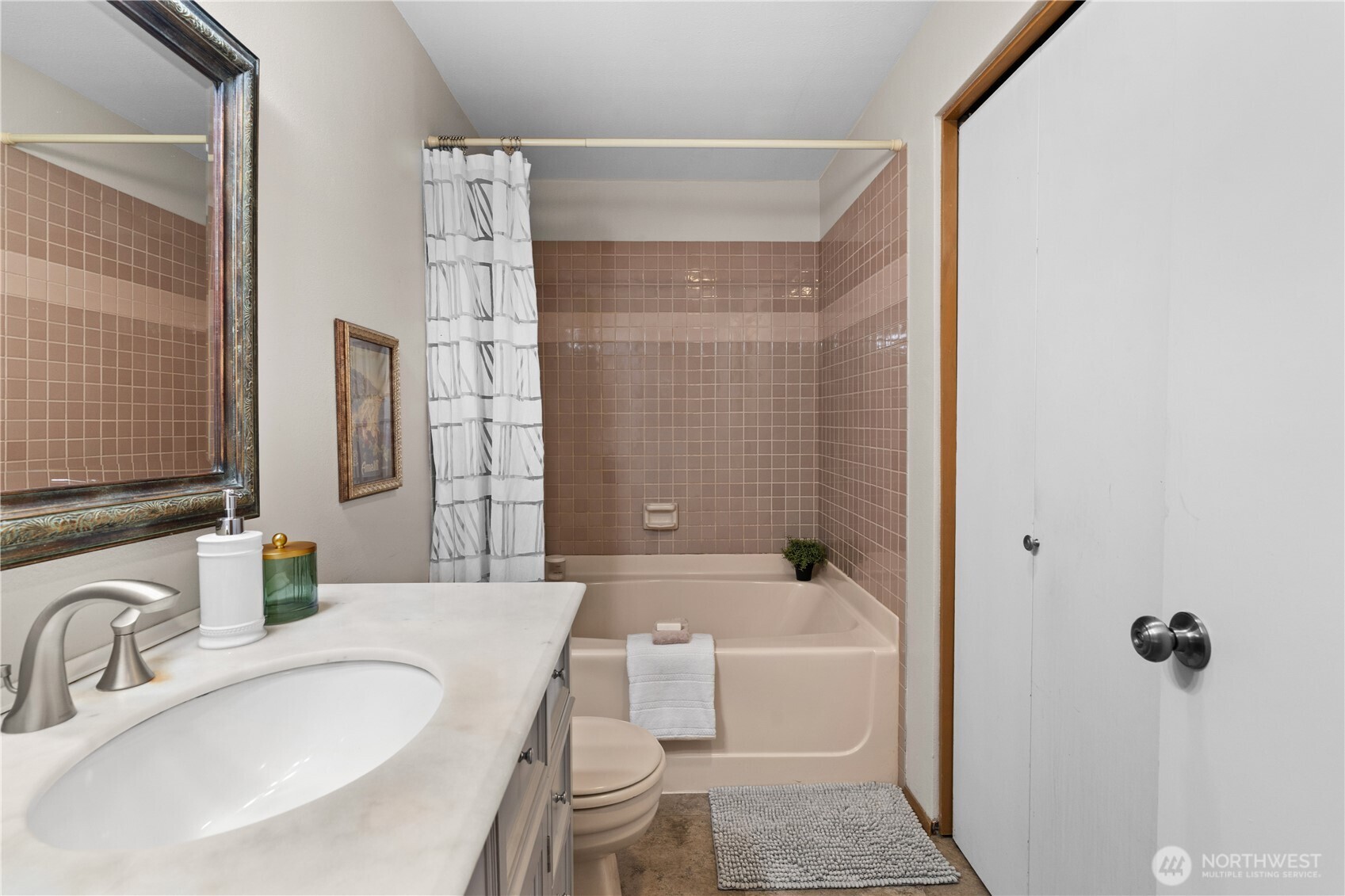 8720 Phinney Avenue North, Unit 11 Seattle, WA 98103 - Photo 21 of 28 a bathroom with a bathtub and shower