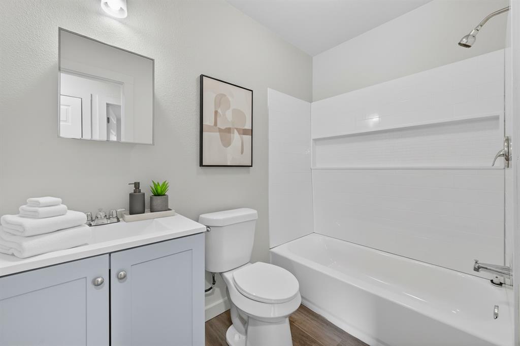 705 South 3rd Street East Dawson, TX 76639 - Photo 18 of 25 a bathroom with a sink toilet and a bathtub